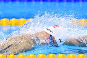 九游体育网站入口-史上最“炸裂”灌篮：谁的动作最令人心跳加速？，灌篮动作什么意思