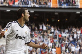 Jiuyou-太阳在对阵骑士的比赛中，布克最后一刻投中绝杀球！，布克与太阳球迷