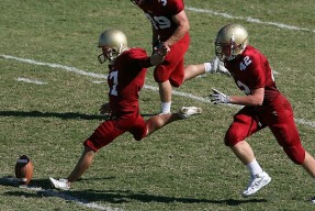 九游手游官网-赛场“铁血防线”，最坚固的后防组合揭秘，铁血防御怎么玩