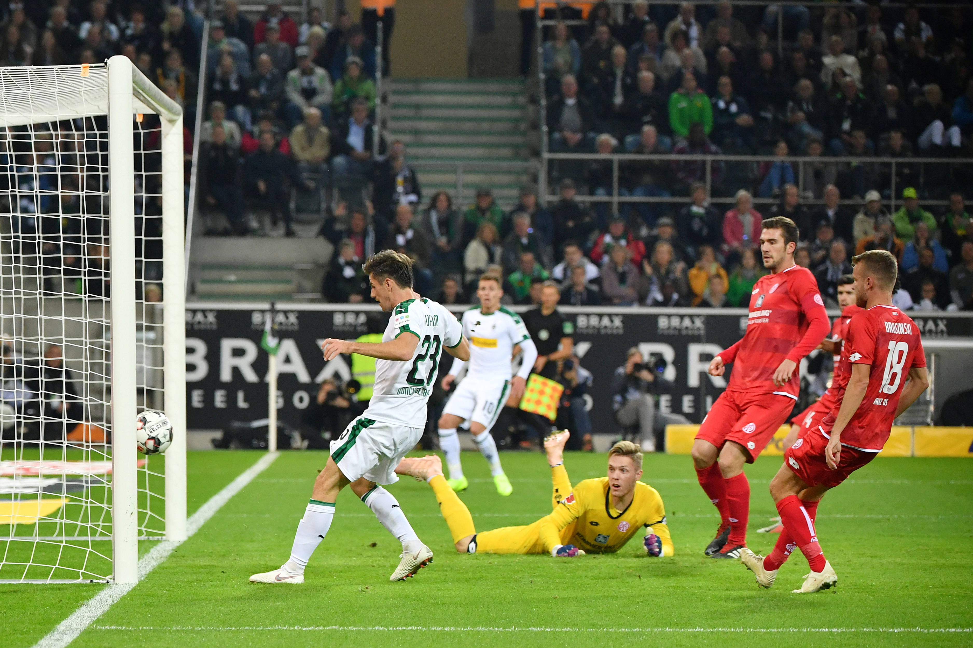 九游下载官网-德甲球队战术多变，战绩持续提升