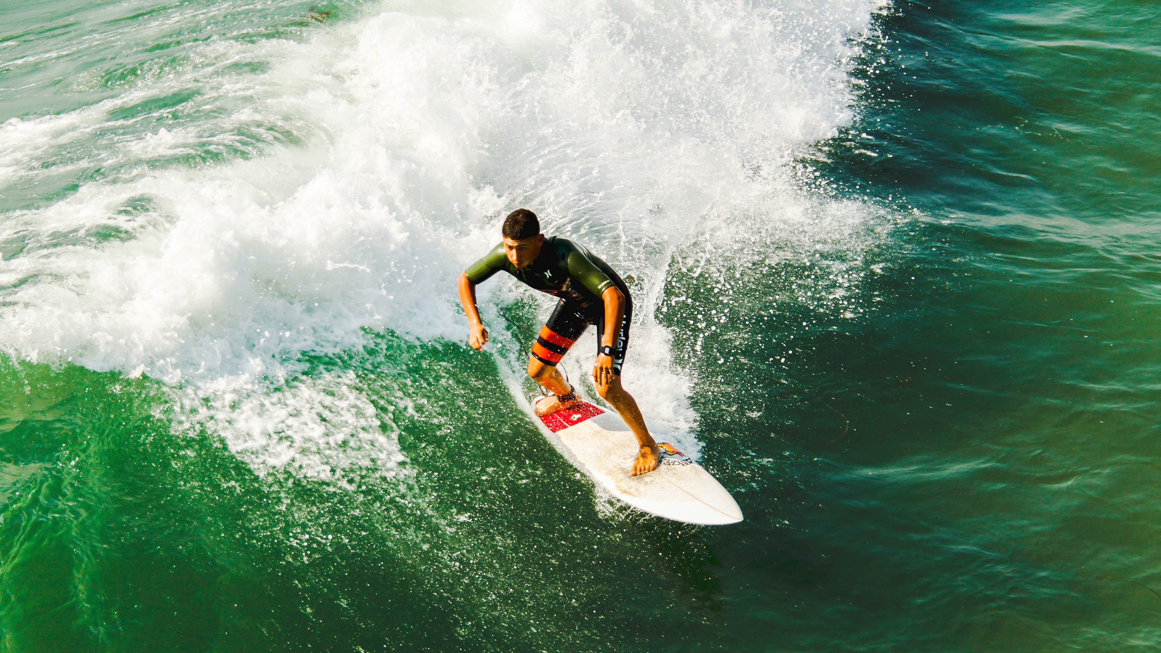 Jiuyou-“行走大运河”等品牌活动贯穿全年各季，吸引大量参与者，行走大运河全民健身