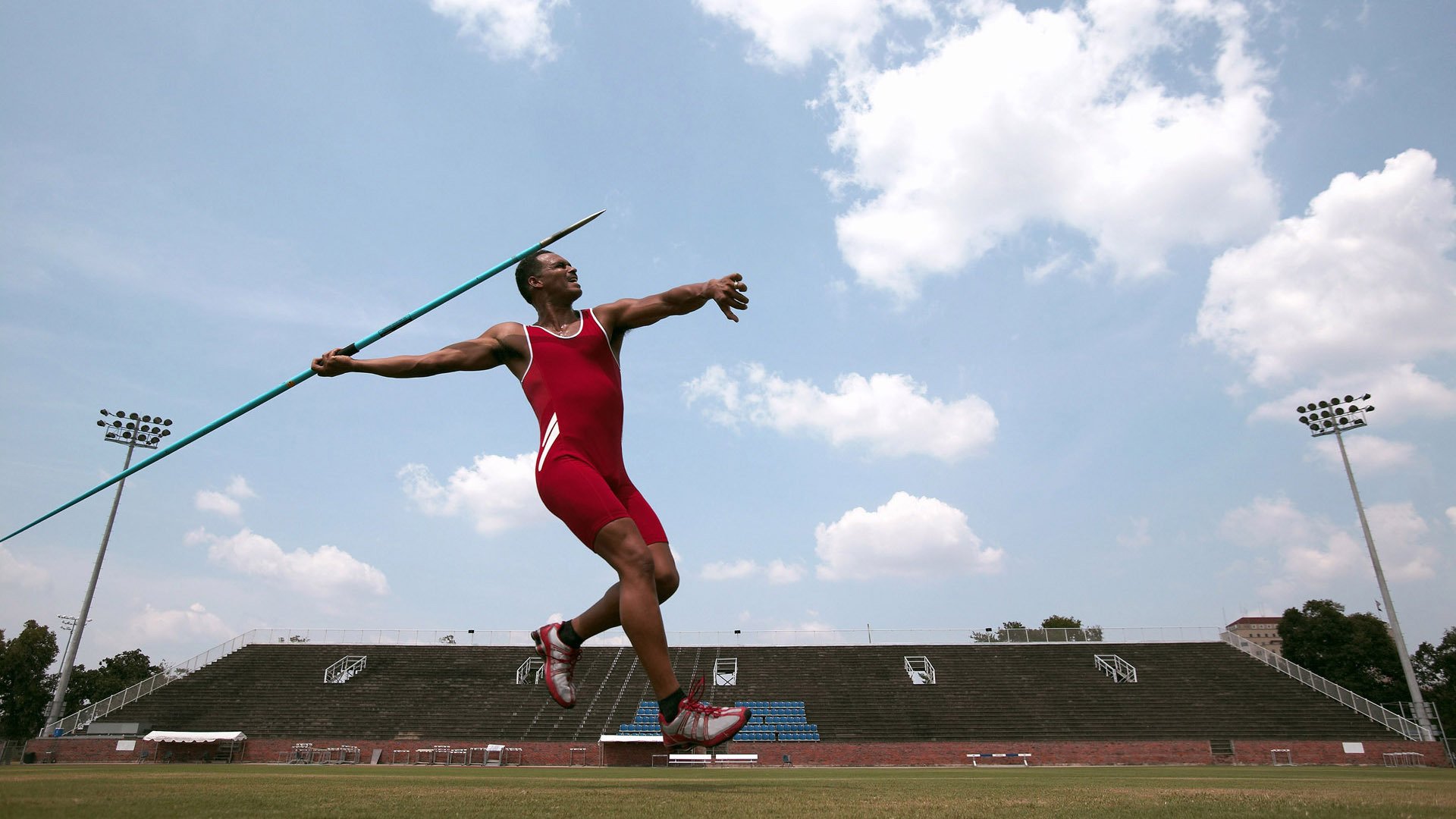 篮球场馆升级改造促进多功能利用，篮球场改造实施方案